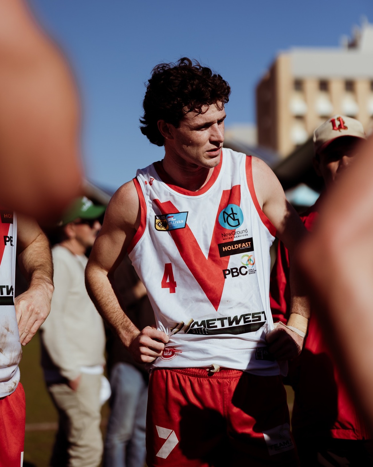 KENNEL RADIO FT. LEWIS RAYSON 🎙️Lewis Rayson joins CEO Cameron Britt and host Pat Mirosevich tonight from 6pm on Kennel Radio on 91.3 Sport FOn the agenda:
🔴 West Perth Win
⚪ Rayson’s Resilience
🔴 Defensive Connection
⚪ West Coast Await