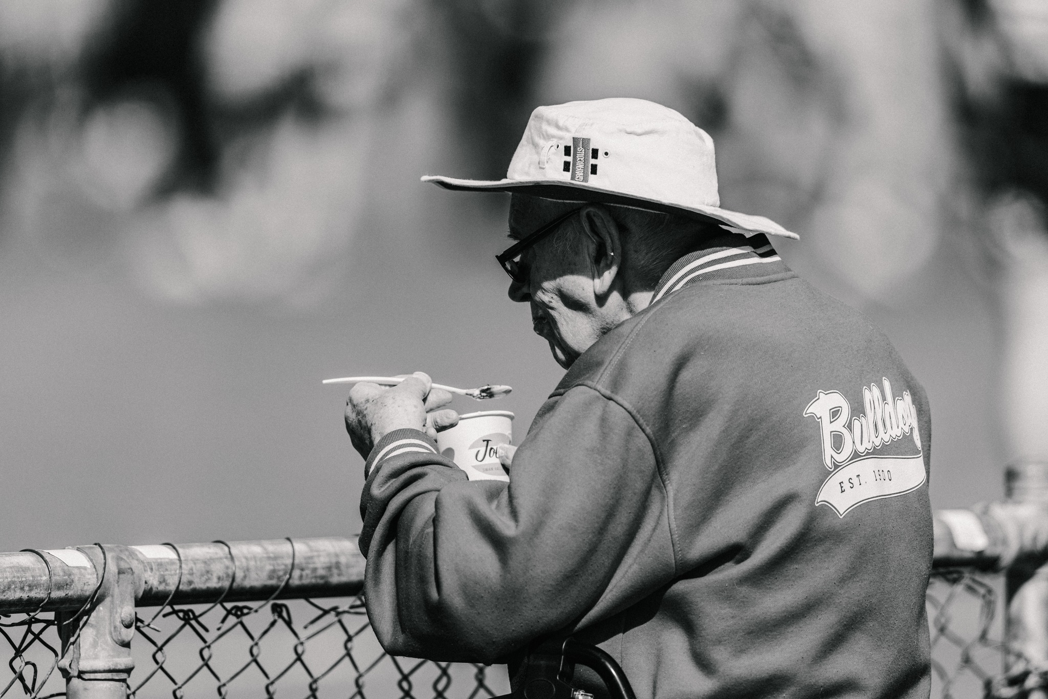 Rain, hail or SHINE, our fans are always supporting us ☀️🍦We can’t wait to see you TODAY in the sunshine for a great day out in Freo 🐶🔴⚪️ SFFC v WPFC 🔵🔴
📍 Fremantle Community Bank Oval
⏰ Colts: 9:15 | Reserves: 11:45 | League: 2:30